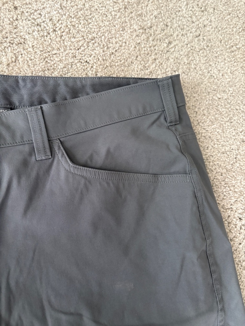 Columbia Men's Gray Cargo Shorts with Zip Pocket - Picture 4 of 8